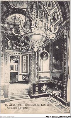 AKEP1-0047-SPAIN - ARANJUEZ - Royal Labrador House - Platinum Cabinet
