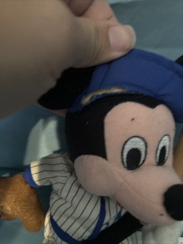 The Disney Store Mickey Mouse Plüsch Baseball Spieler Sitzsack 8 Zoll Spielzeug Beanie - Bild 3 von 5