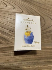 2006 Hallmark Keepsake Sweet Smackerel Disney Winnie The Pooh Honey (Hunny) Pot