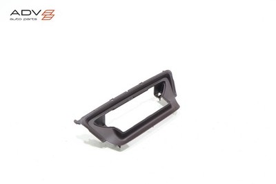 15-18 MERCEDES CLS550 W218 DASH MEDIA DISPLAY SCREEN MONITOR FRAME COVER OEM