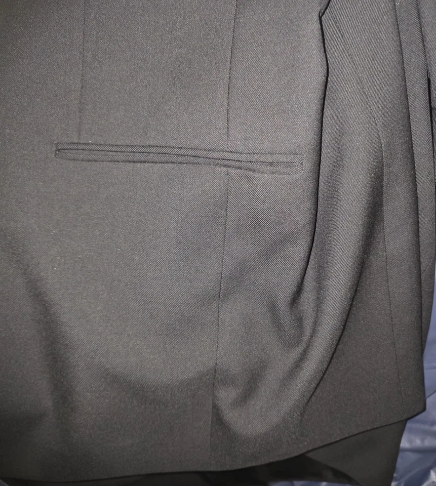 Giorgio Armani - Mens Vintage Black Vintage Suit. C48,W36L32. Worn, Excel. Cond. - Image 4 of 4