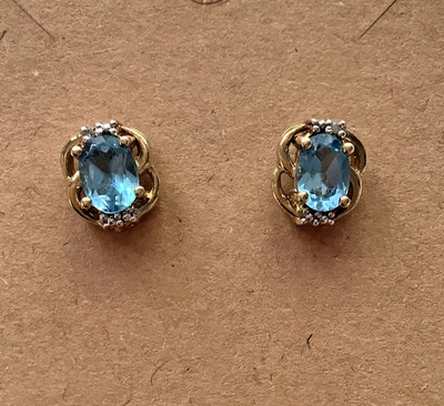 Blautopas Ohrstecker oval Halo 10K Gold, silberfarben filigran ~ 0,34'' lang