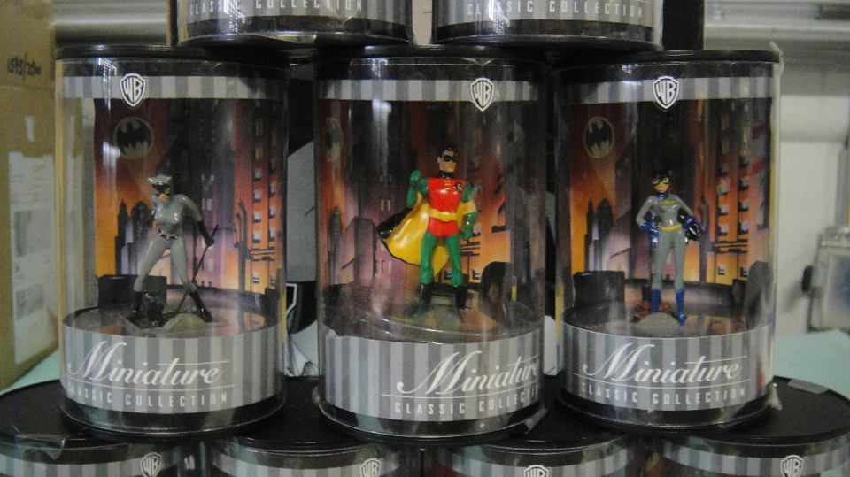 WARNER WB BATMAN JOKER HARLEY QUINN BATMOBILE Miniature COLLECTION Mini STATUE - Image 4 of 4