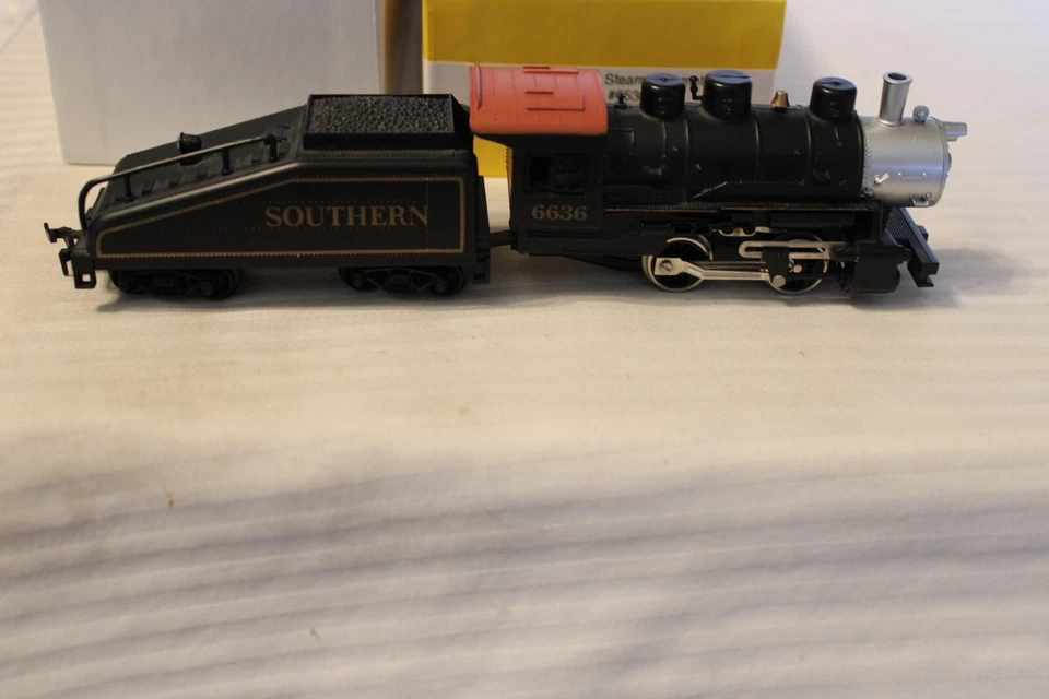 HO Scale Model Power, 0-4-0 Steam Locomotive Southern RR, Black #6636 - Image 2 of 4