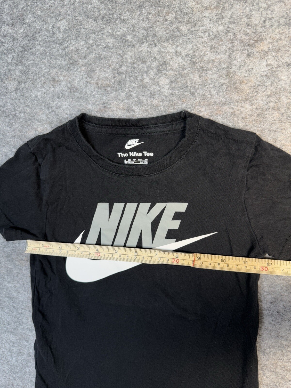 Nike Boys Black T-shirt Crewneck Logo Short Sleeve Tee Size XS 3-4YRS thumbnail 6