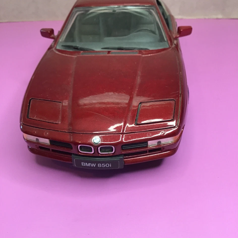 Vintage Revell A.G. BMW 850i 1:18 1991 Toy Car Vintage Die-cast Maroon - Image 3 of 4