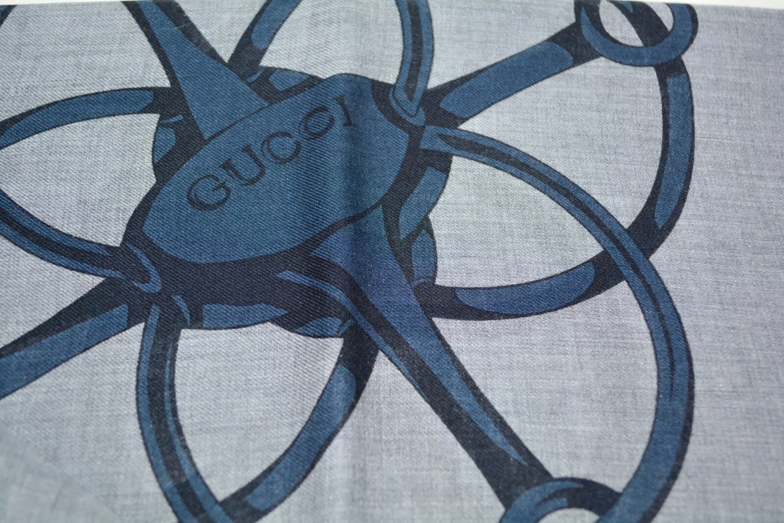 NEUF AVEC ÉTIQUETTES LAINE GUCCI MODAL MOTIF ÉCHARPE MOTIF ÉCHARPE ENVELOPPE