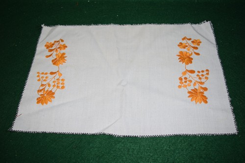 Vintage Lot of 9 Hungarian Kalocsa Porcelain Napkin Holder Rings & 4 Napkins - Picture 5 of 12