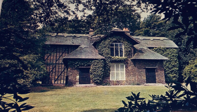 Queen Cottage, Kew Garden. Royal Botanic Gardens. Unused postcard D208