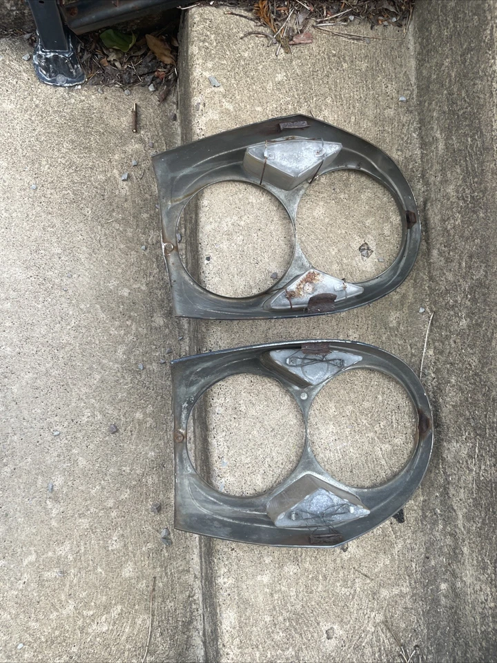 Bisel de faros MERCEDES BENZ W111 220SE 250SE W112, W108, W109 1L-1R Foto 2 de 4