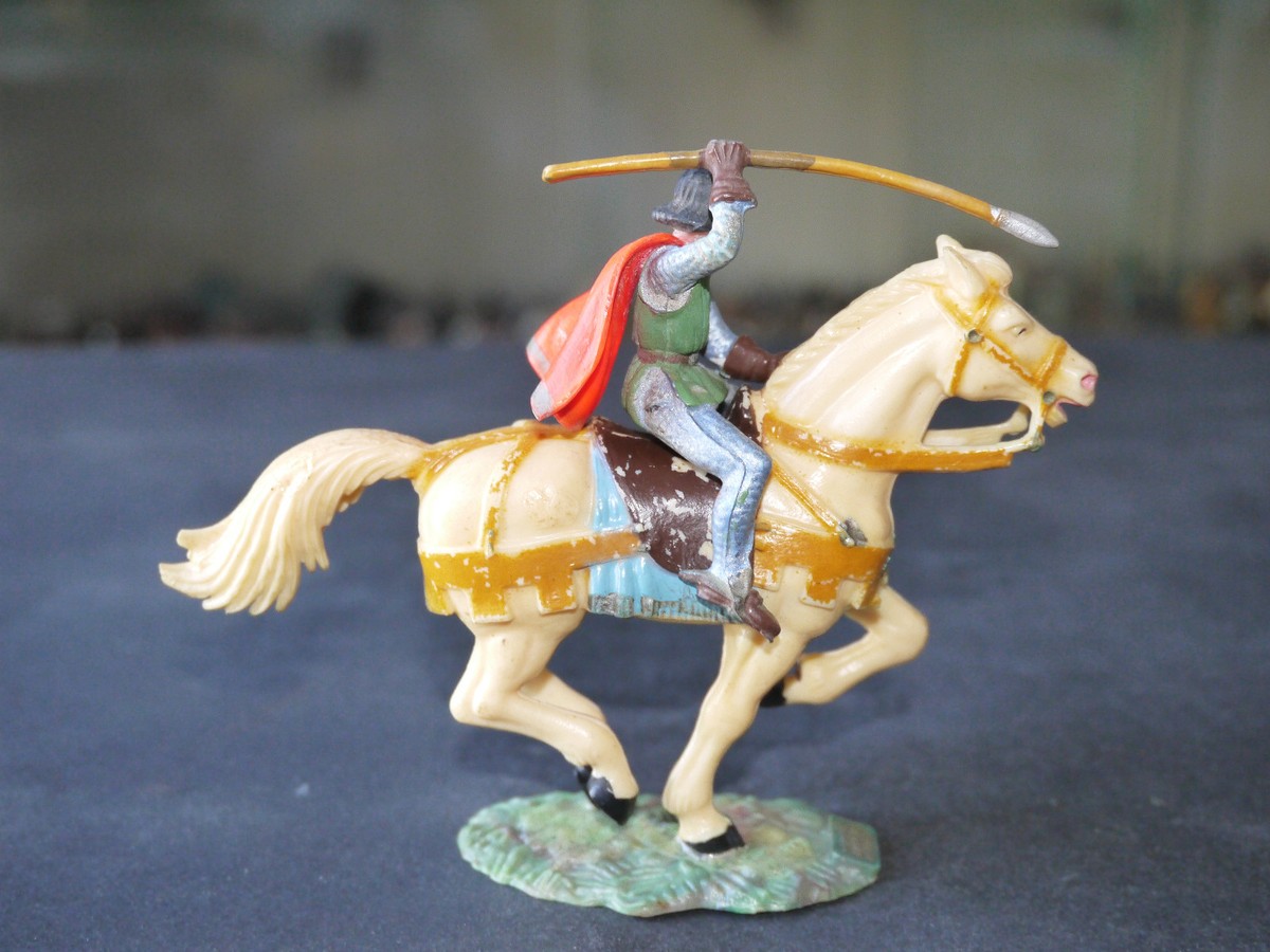 CAVALIER MOYEN AGE 6101 LANCE ET CAPE STARLUX