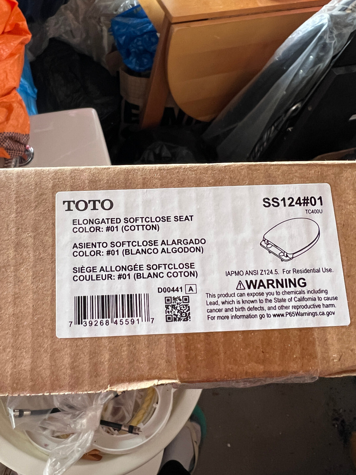 TOTO Soft Close Elongated Closed Front with Cover Toilet Seat in Cotton