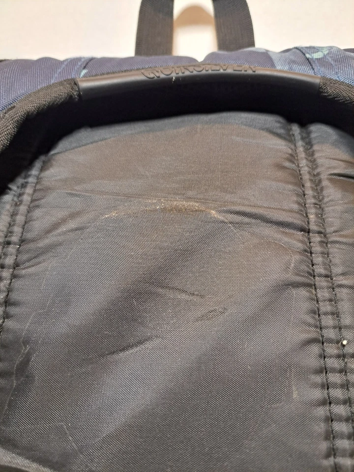 Mochila Mercurio Diseño a Cuadros Negra y Azul Excelente Estado Funcionando Cremalleras Foto 4 de 4