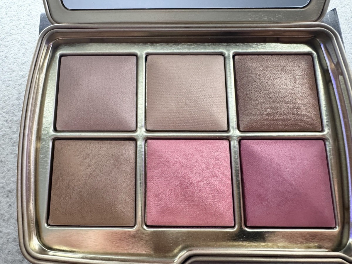 Hourglass x Barneys New York Ambient Lighting Edit Palette Vol I