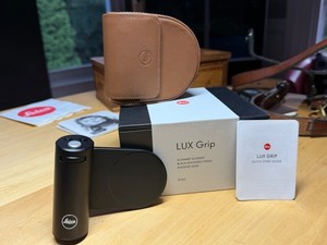 Leica LUX Grip for iPhone plus Leica Leather Case, near mint