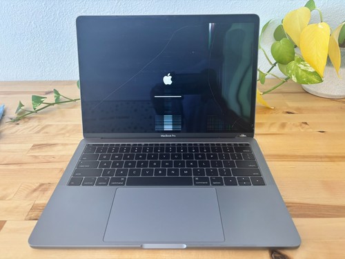 Apple MacBook Pro 2017 - 8/128GB - LCD - Space Gray - For Parts