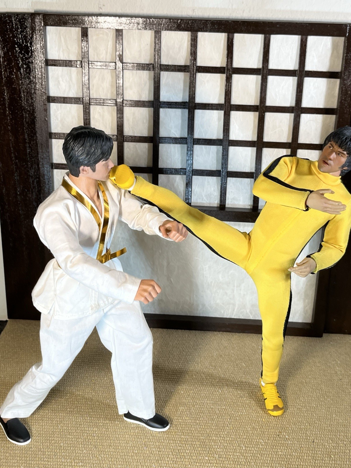 BRUCE LEE GAME OF DEATH 1:6 ACTION FIGURE & HAKKIDO MAN-2 FIGURES + WEAPONS. thumbnail 3