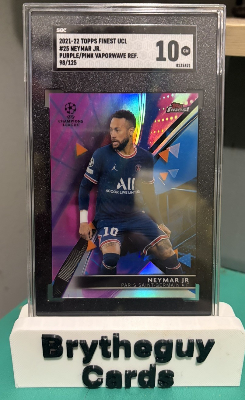 2021-22 TOPPS FINEST UCL #25 NEYMAR JR. PURPLE/PINK VAPORWAVE REF. /125 SGC 10