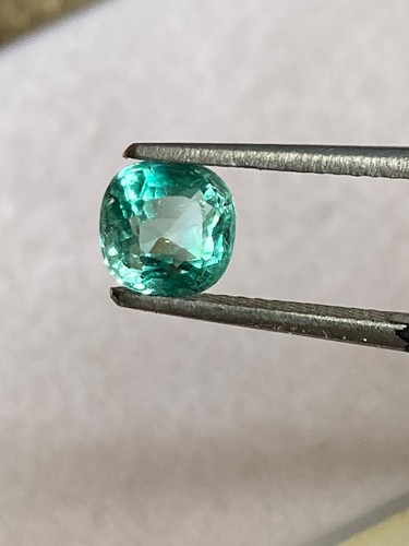 1.15 CTS Rare High Lustrous Natural Colombian Cushion Emerald 6.10 mm - Picture 6 of 6