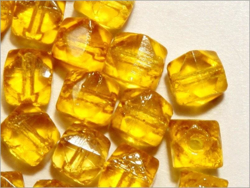 Czech vintage faceted yellow English cut glass beads (50) 4mm - Image 2 of 4