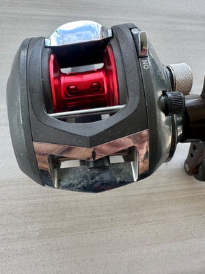 #ad Abu Garcia Black Max Low Profile Baitcasting Reel 5BB Right Hand Used $18.99