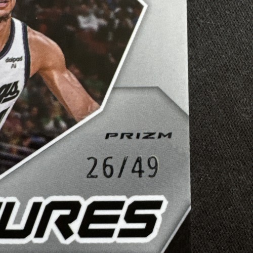 2023-24 Panini Prizm - Rookie Signatures Colby Jones #RSI-CBY Blue Prizm /49 - Picture 7 of 7