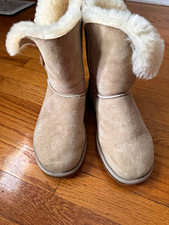 UGG Australia Boots, Women s 7, Bailey Button, Ivory, Sheepskin