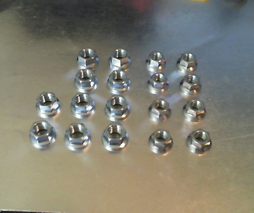 18 New  SUZUKI LT250R LT500R QUAD RUNNER Front and rear Locking Lug Nuts - Picture 1 of 4