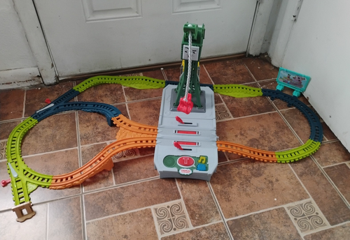 Fisher Price Thomas & Friends Talking Cranky Crane Delivery Train And Track Set - Picture 8 of 18