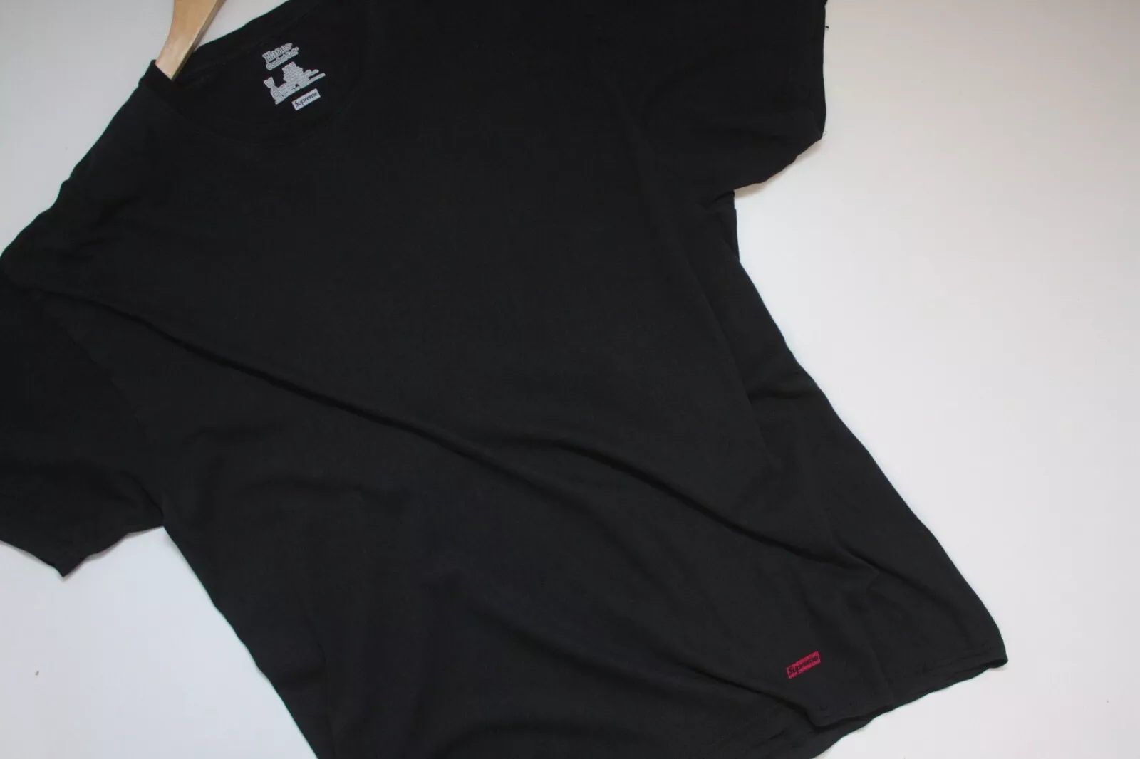 T shirt basique noir Supreme X Hanes grand