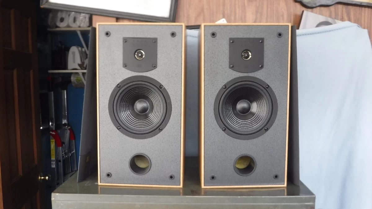 JBL J2060 2 Way Bookshelf Speakers