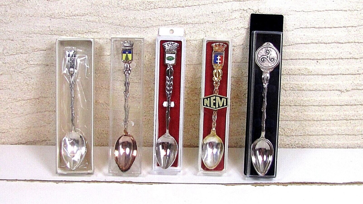Lot De 5 Cuillères De Collection Vintage - Métal (alliage) - état D'occasion