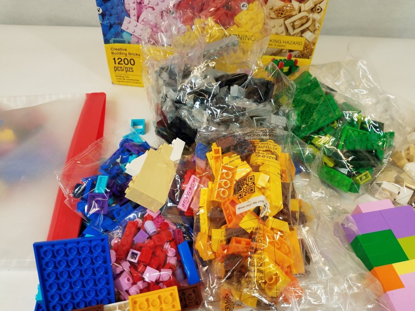 Lego Classic 11016 Creative Building Bricks Animals 1200 Pieces