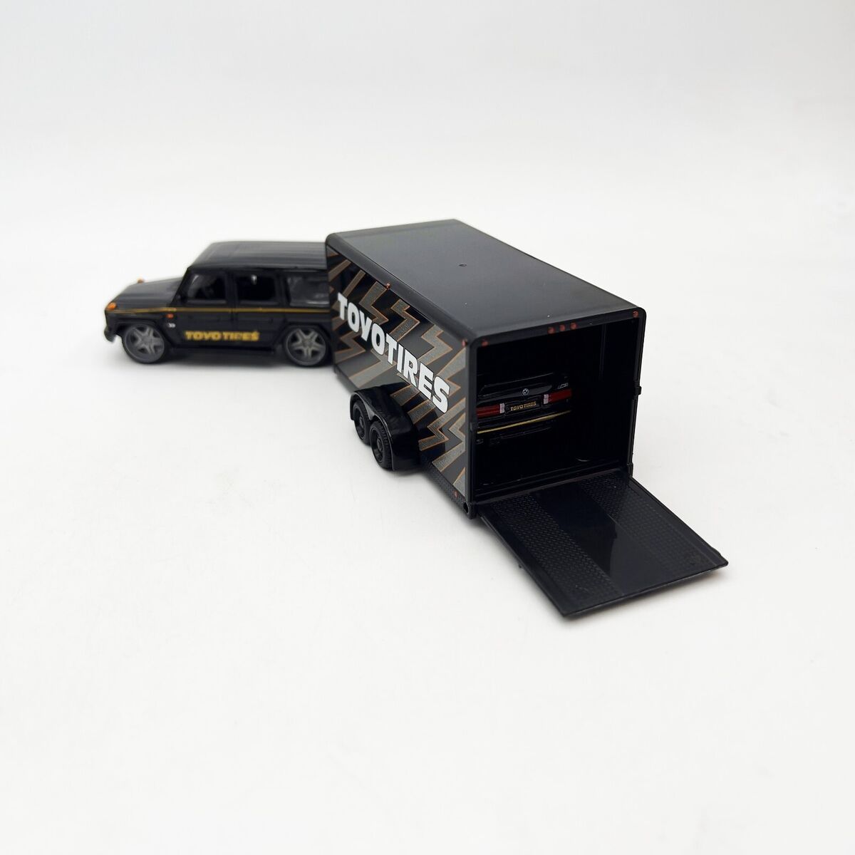 Maisto 1:64 Mercedes-Benz G Class & 1988 BMW M3 Black Toyo Maisto 1:64 Mercedes-Benz G Class & 1988 BMW M3 Black Toyo
