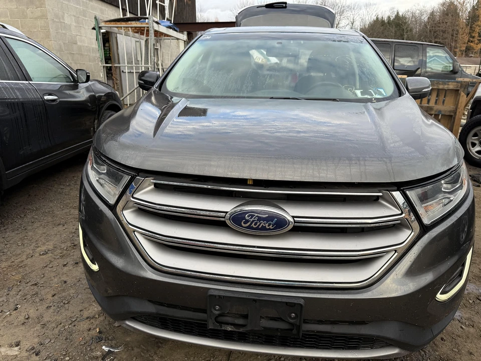 15 condensadores Ford Edge 2,0 l (turbo) Foto 2 de 4