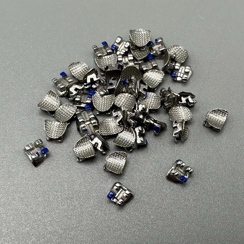 50 pezzi staffe ortodontiche dentali staffe STD MBT 022 slot 3 ganci metallo sfuso - Foto 22 di 24
