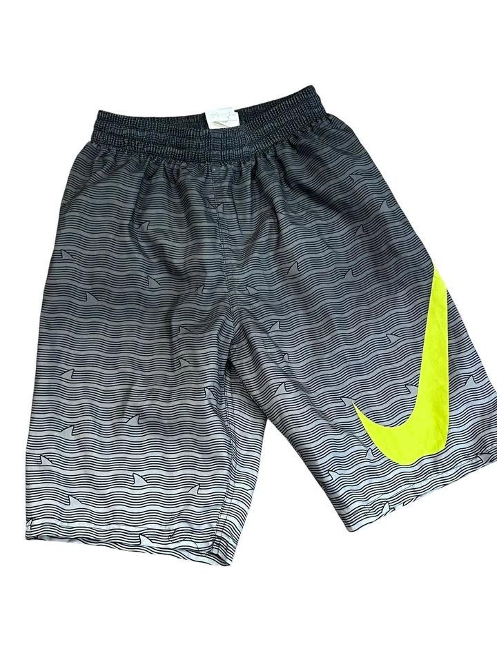 LOTE DE 4 PANTALONES CORTOS DE NATACIÓN NIKE PARA NIÑOS BAÑADORES LOGOTIPO GRÁFICO GRANDE 14-16 Foto 4 de 4