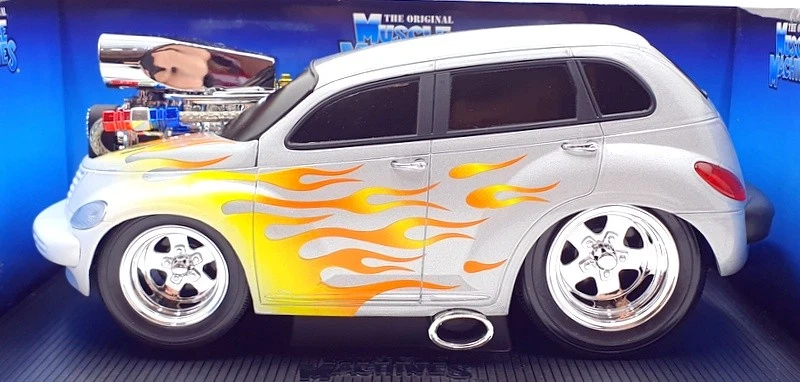Muscle Machine 1/18 Scale 61190 - 2000 Chrysler PT Cruiser - Silver with Flames - Image 3 of 4