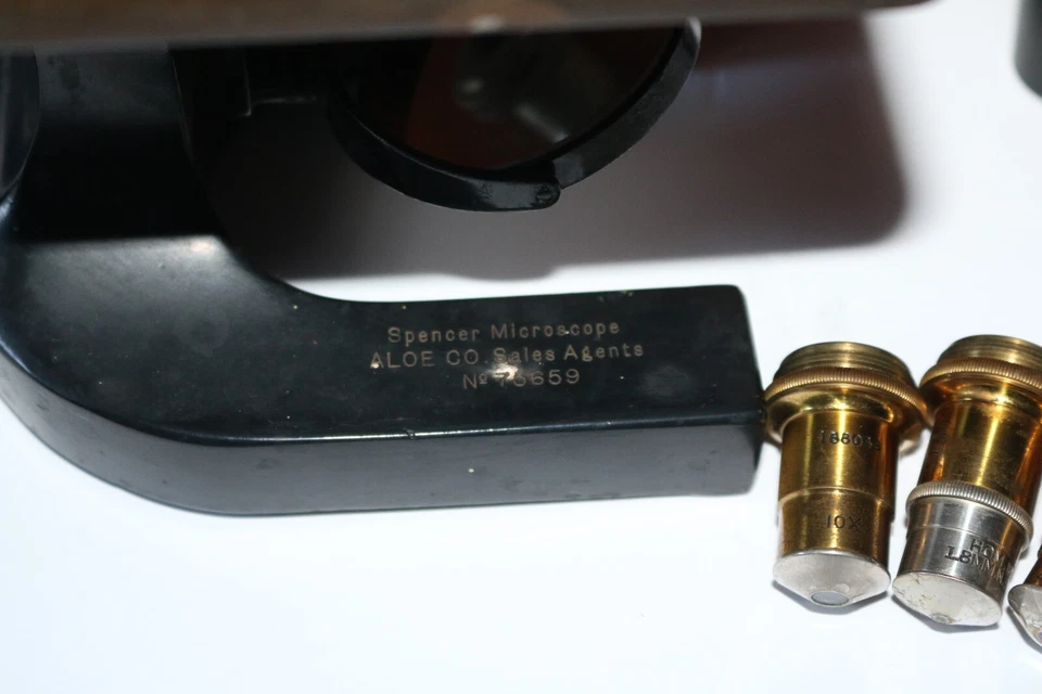 Vintage brass Spencer Microscope Aloe Co. No. 75659 w/ extra optics & wood case - Image 3 of 4