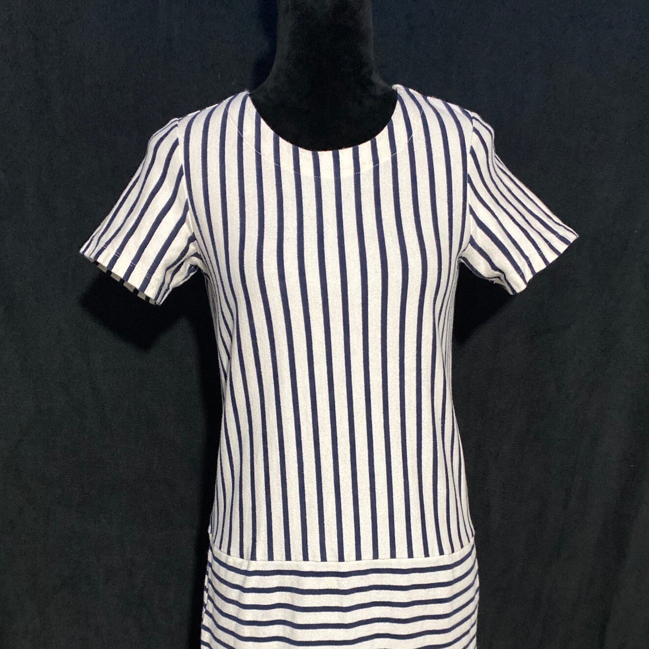 UNI QLO Shift Dress S Cream Navy Blue Stripes Heavy Tee Shirt Style Pockets Cute thumbnail 2