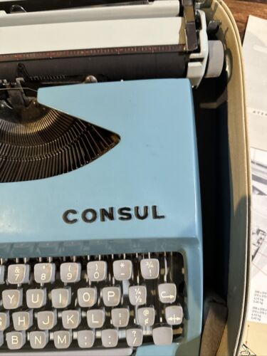 Vintage 1960's CONSUL 231.3 Portable Typewriter & Leather Carrying Case Blue - Picture 9 of 14