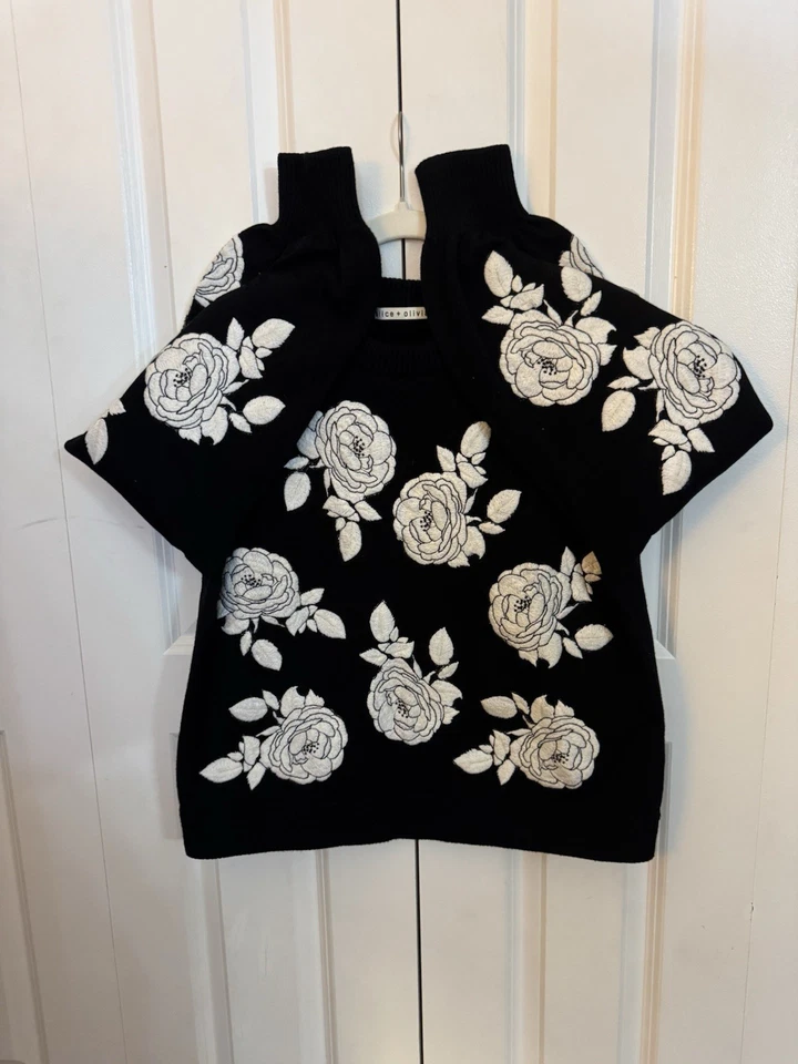 This is an Alice + Olivia Carwen embroidered pullover sweater - Image 4 of 4