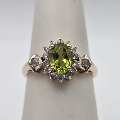 10K Gelbgold ovaler grüner Peridot & weißer Topas Akzent Heiligenschein Ring Größe 7