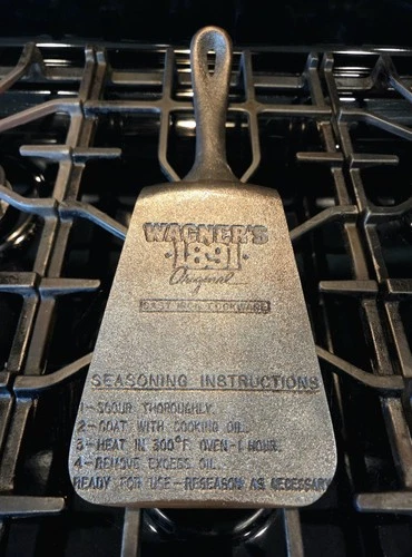 Wagner's 1891 Cast Iron Skillet Spatula