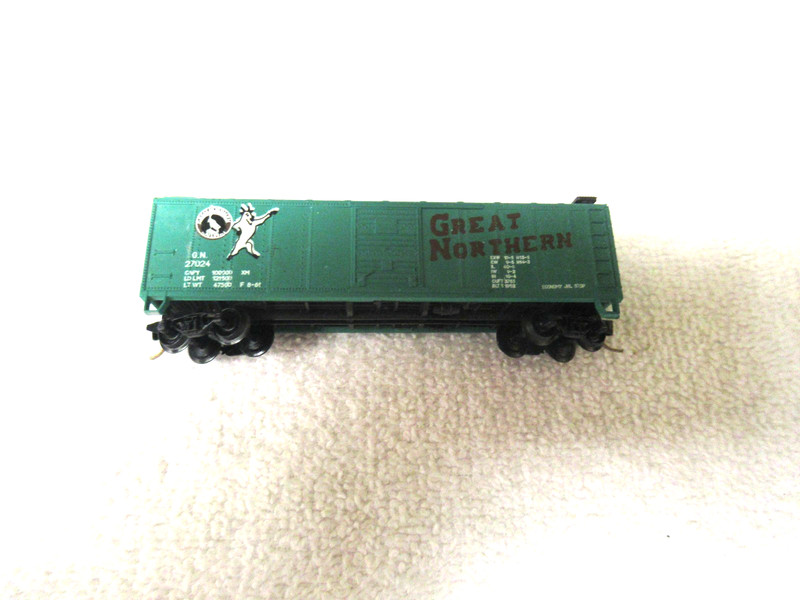 N SCALE GREAT NORTHERN GN 27024 BOX CAR MADE IN YUGOSLAVIA