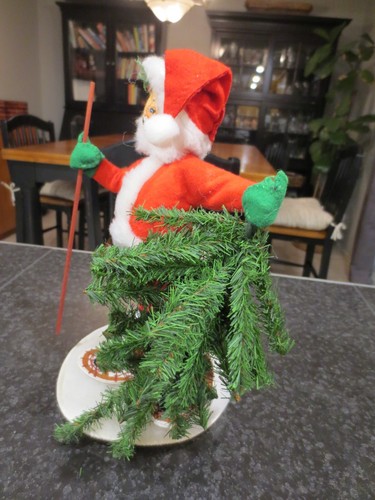 9" Vintage 1994 Annalee Santa with Snowshoes and Tree Christmas Doll Made in USA - Picture 3 of 7