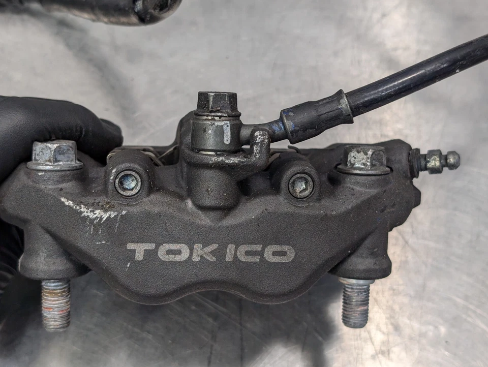 Juego de pinzas de freno delanteras Honda CBR600RR 2007-2012 PAR PINZAS MAESTRO OEM Foto 3 de 4