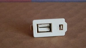 Gebrauchter Whirlpool AWZ220 Kondenstrockner Türfangkasten.