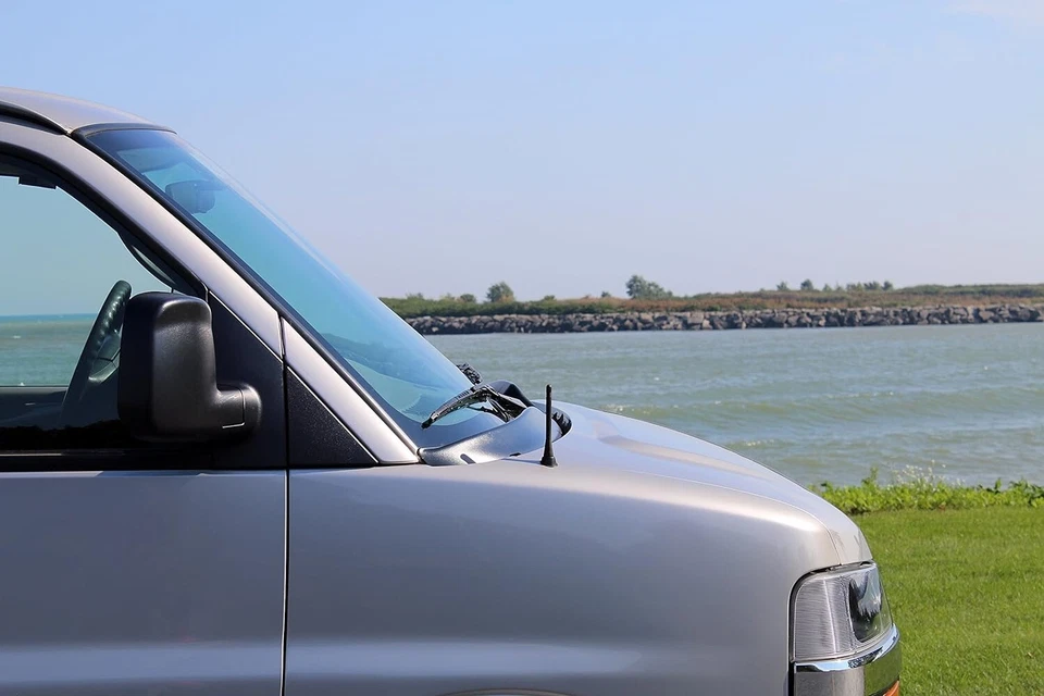 Mástil de antena de aluminio negro corto de 4" radio AM/FM para Chevrolet Express 1996-2025 Foto 4 de 4