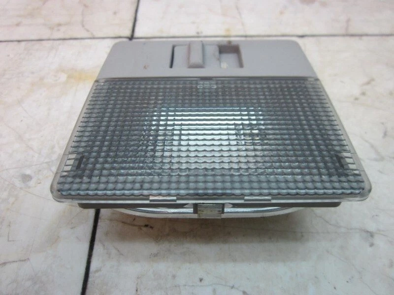 Luz cúpula A4 1998 Audi traseira porta-malas tampa traseira lâmpada interna fabricante de equipamento original - Imagem 2 de 4